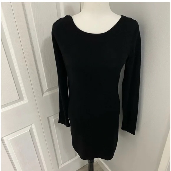 Dynamite Dress - Picture 2 of 3